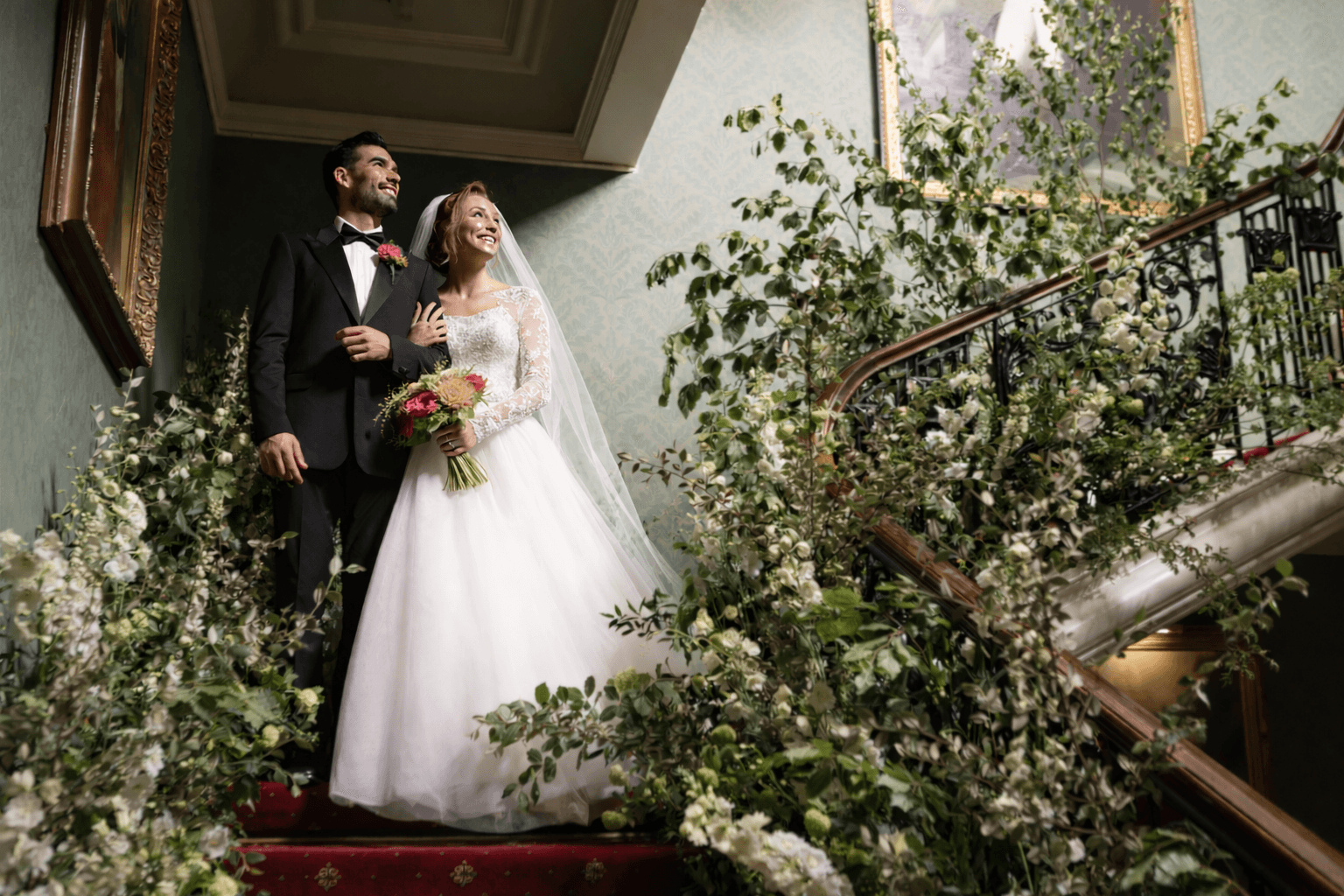Align Your Bridal Bouquet With Wedding Theme _ Floward online flowers and gifts.png