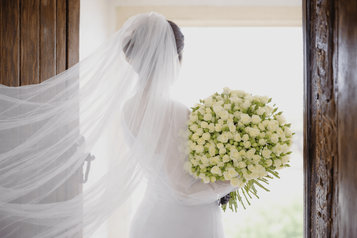 Best Colours for a Spring Wedding Bouquet.png
