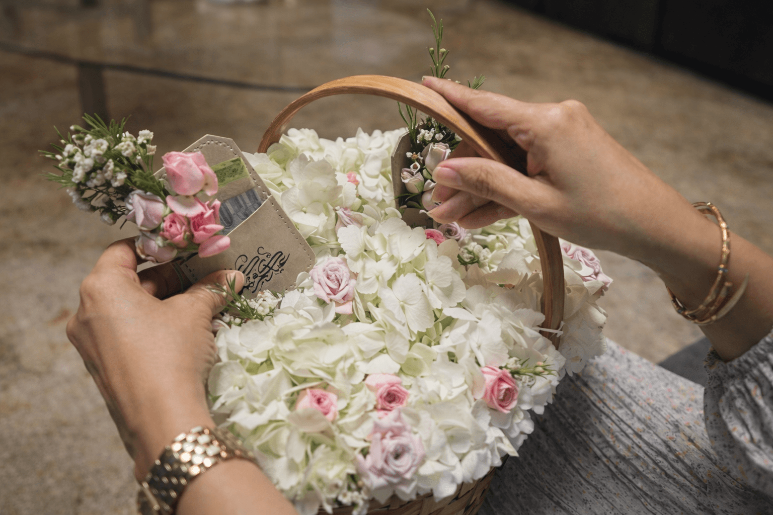 Eid Al Fitr flower arrangement with Eidia flowers with money.png