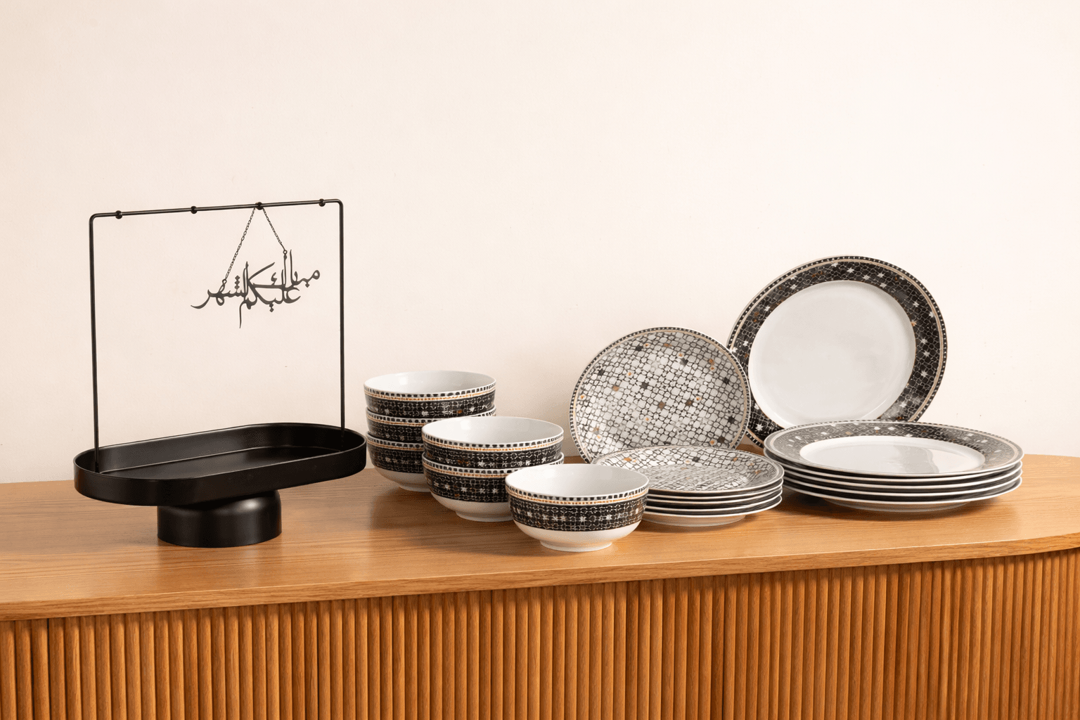 Elegant dinnerware for ramadan gifts 2026.png