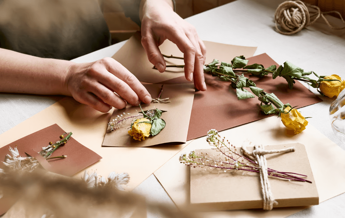 Greeting card with pressed flowers.png