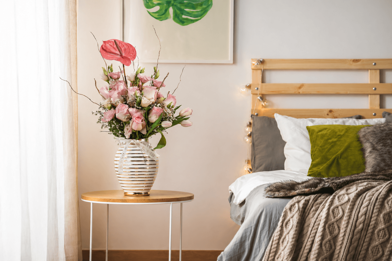 Pink roses for bedroom decor - Floward.png