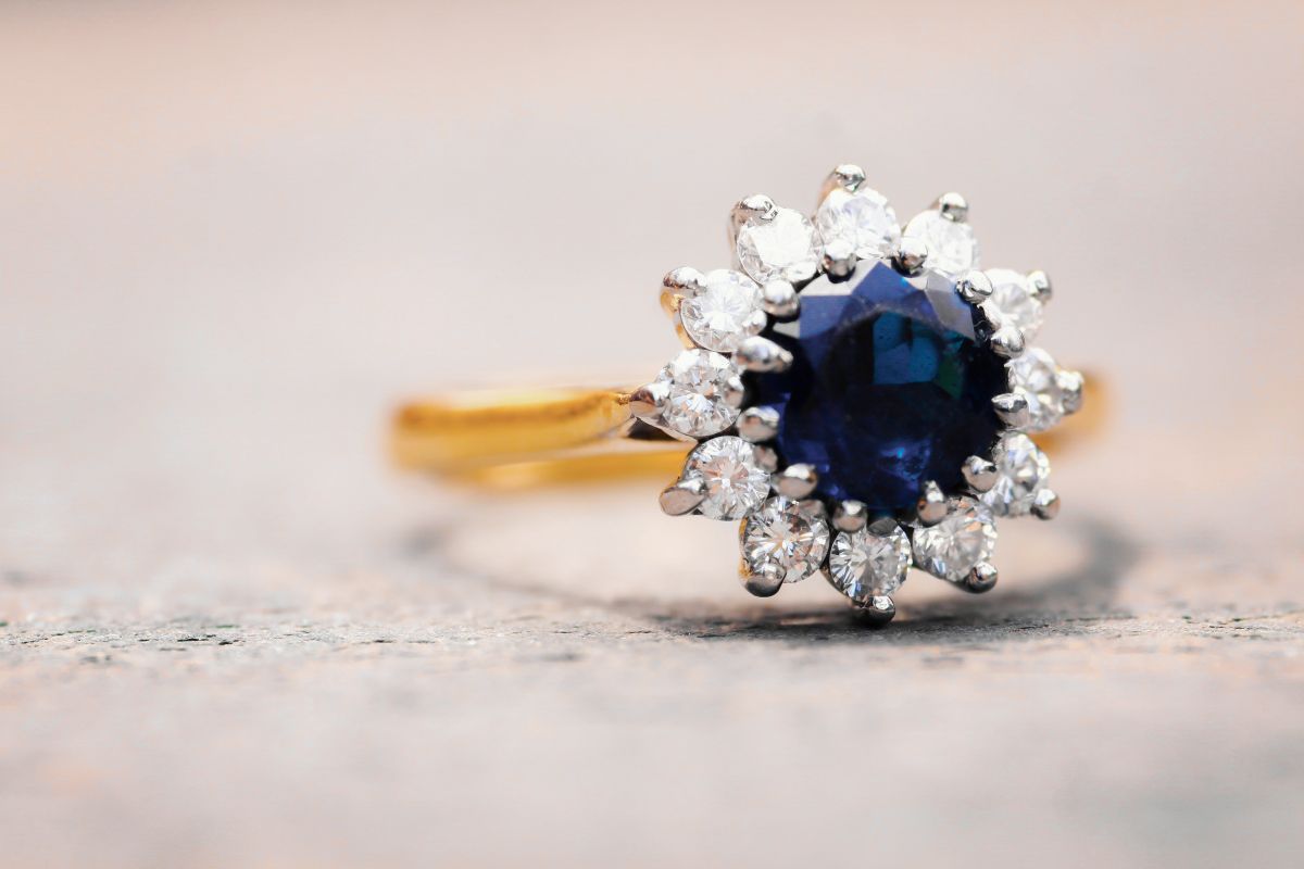 Saphire precious gemstone ring-.jpg