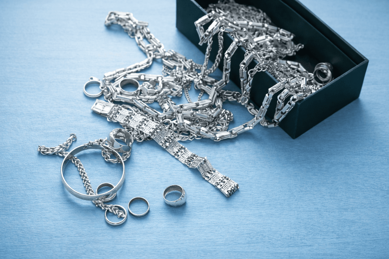 Tips to make your sliver jewelry shine - Floward.png
