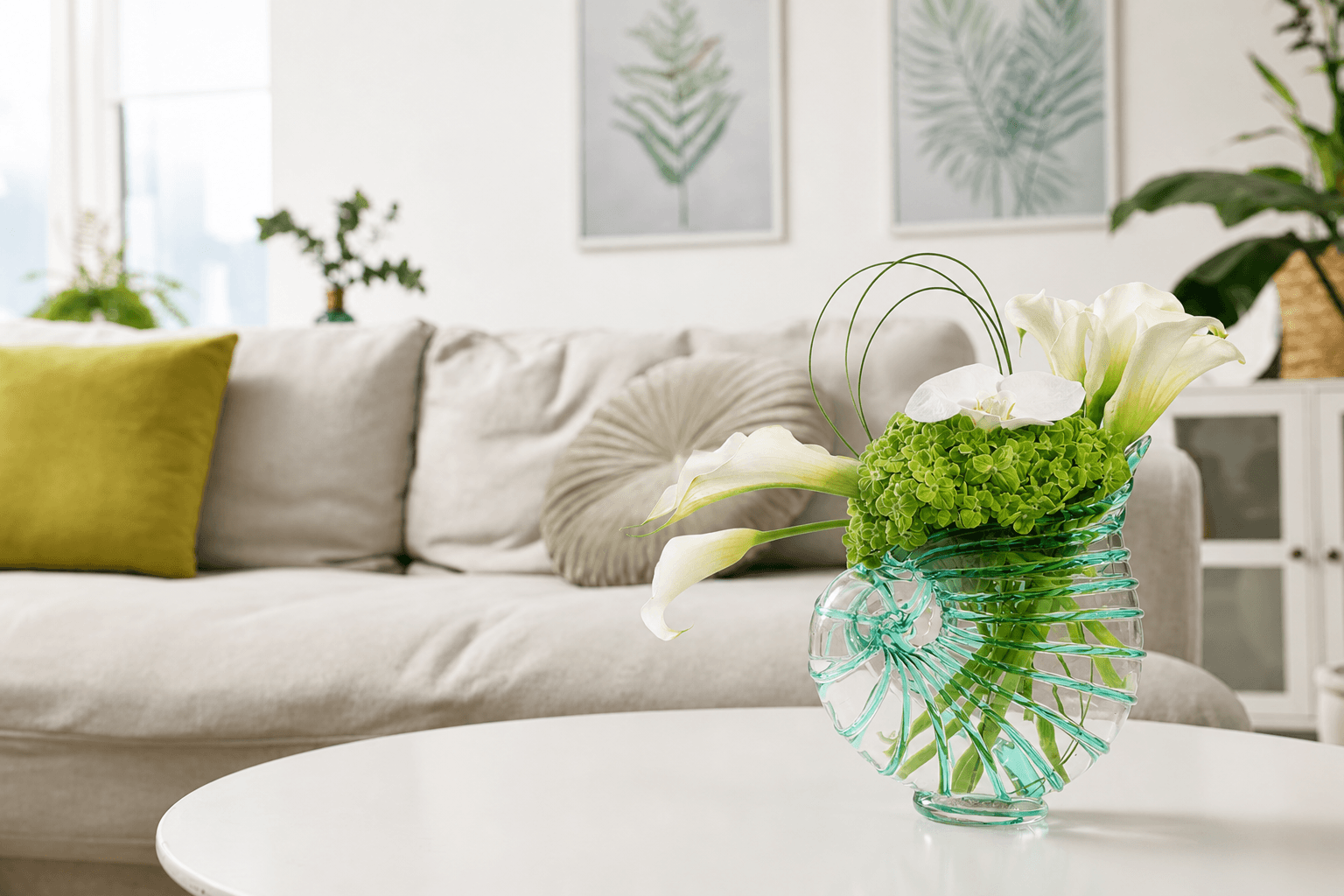White calla lilies and green hydrangea vase - Floward online flowers delivery.png