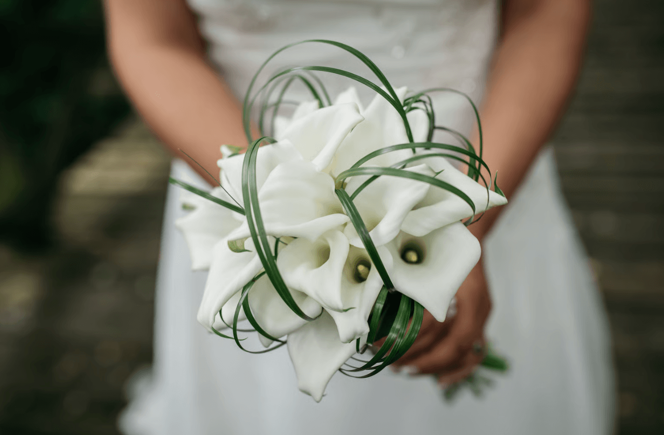 White calla lilies bridal bouquet.png