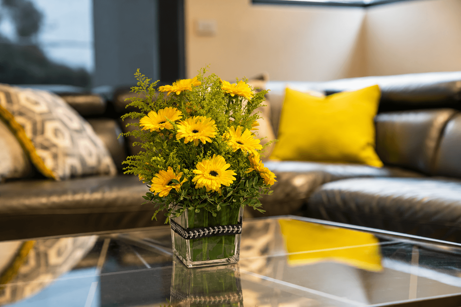 Yellow gerbera vase - Floward online flowers and gifts.png
