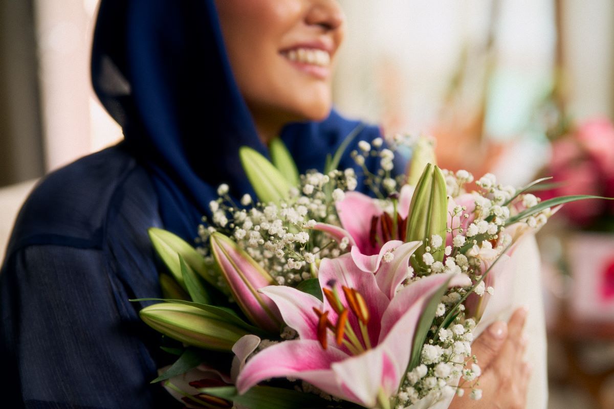 أجمل الهدايا والزهور الفاخرة لكل مرحلة من التعارف الى الزواج