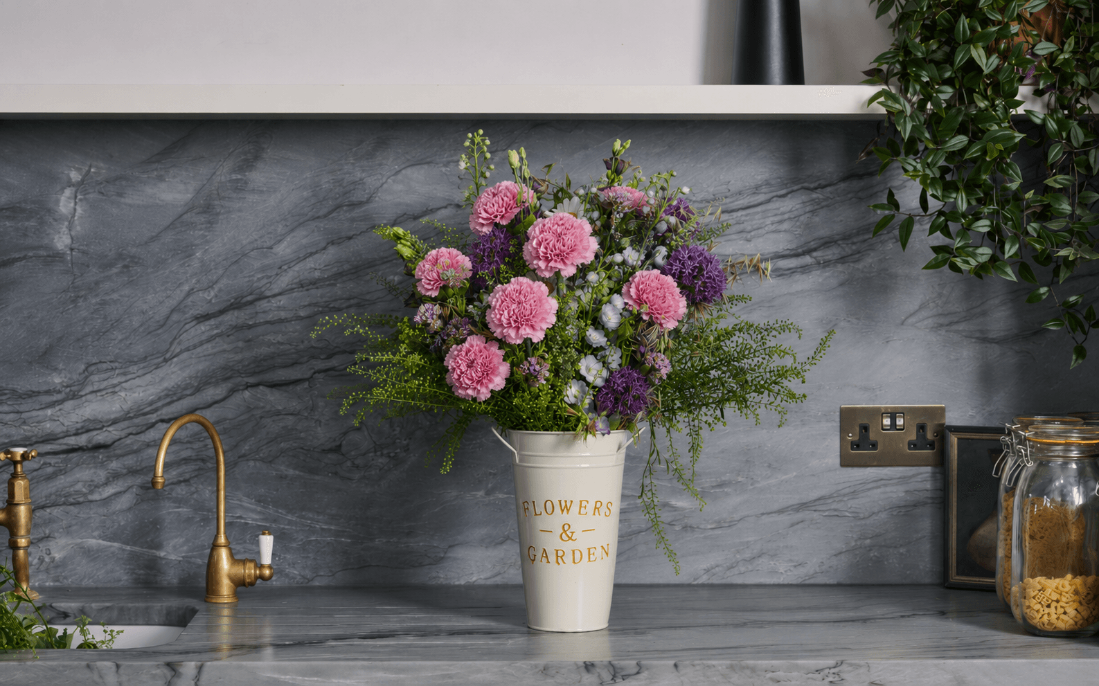 The Meanings of Carnation Flowers and the Best Occasions to Gift Them
