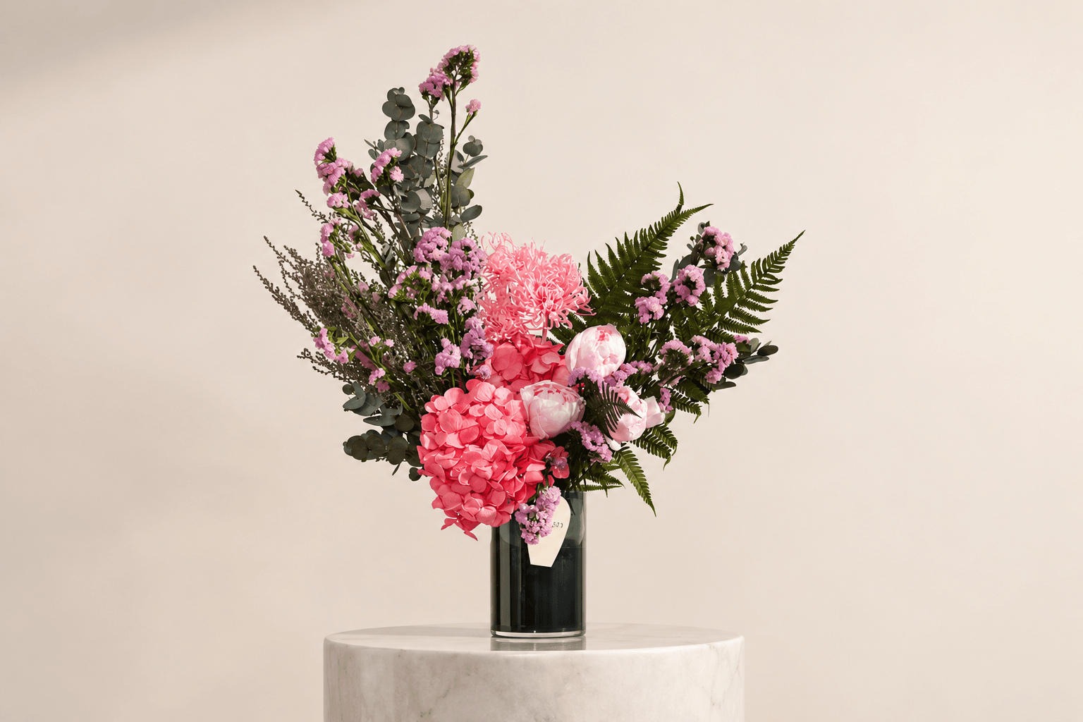 dried flowers arrangement - Floward collection.png