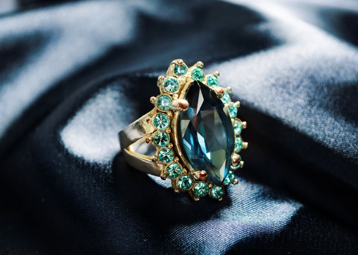elegant Emerald  gemstone ring.jpg