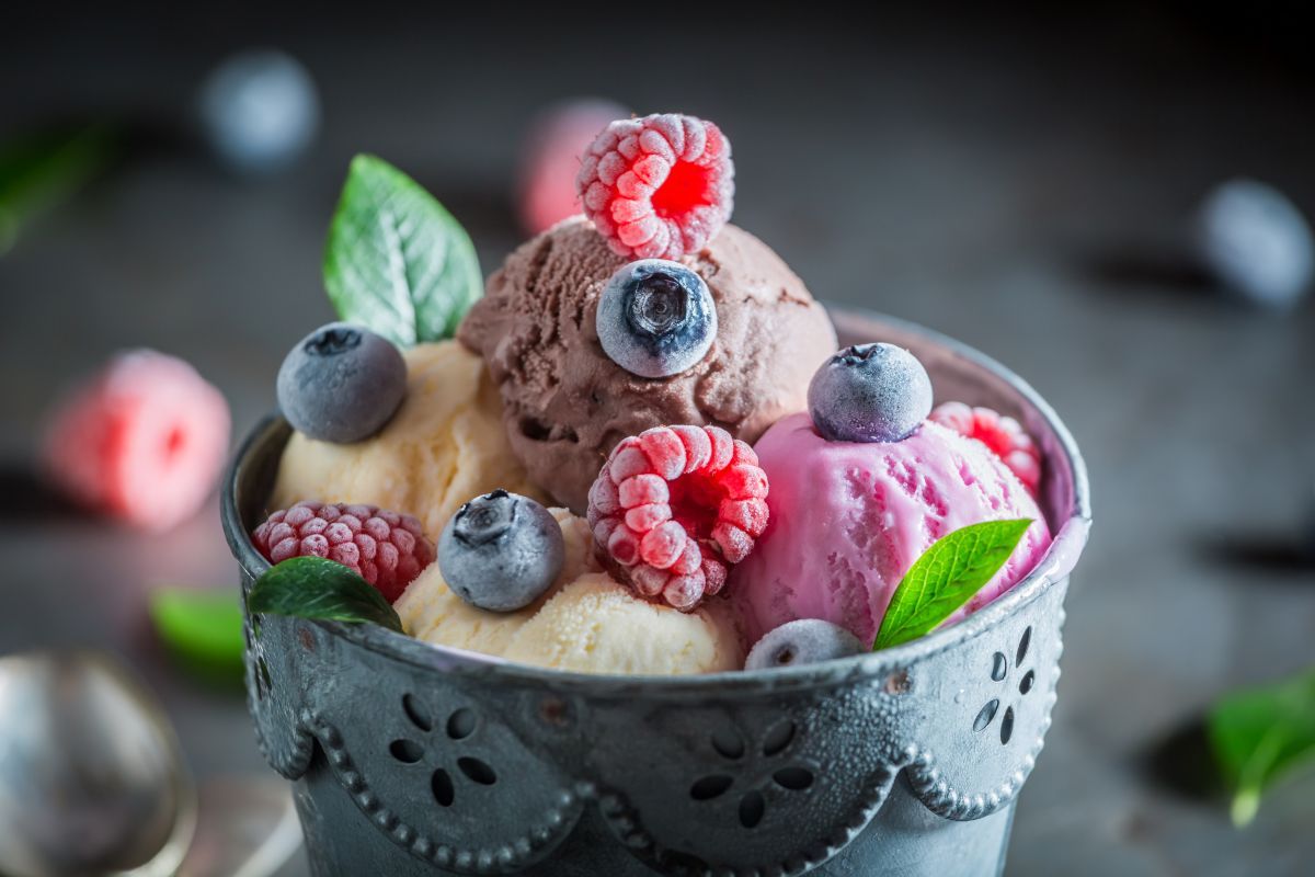 ice cream maker for summer home.jpg