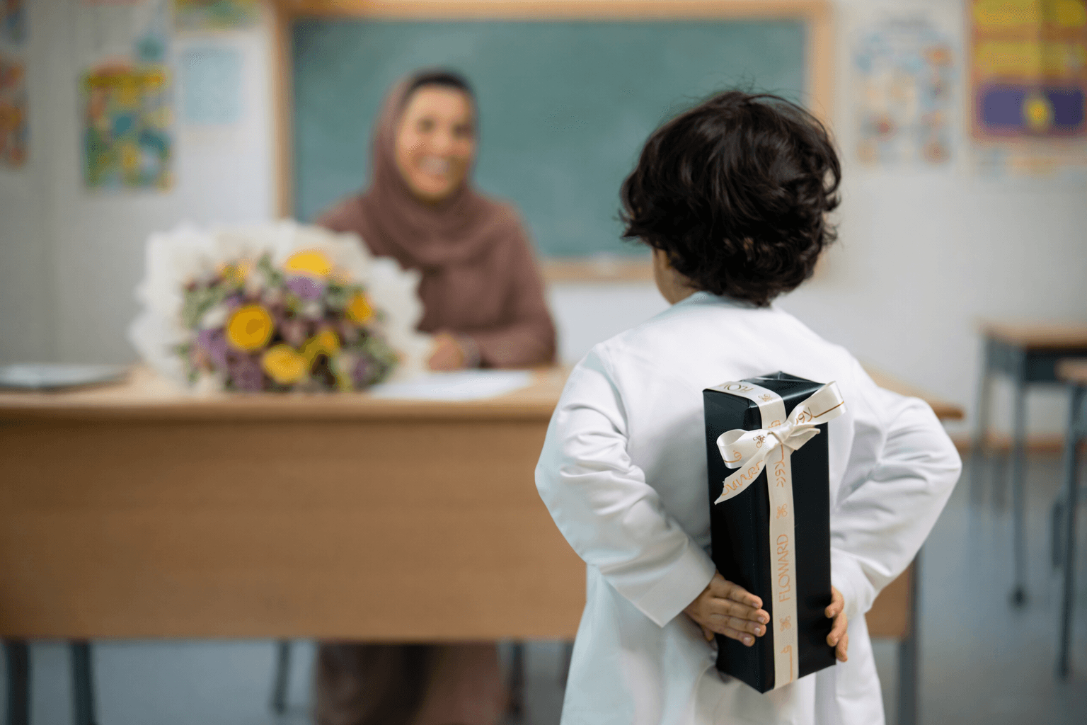 أجمل هدايا شكر للمعلمين والمعلمات في المناسبات المختلفة