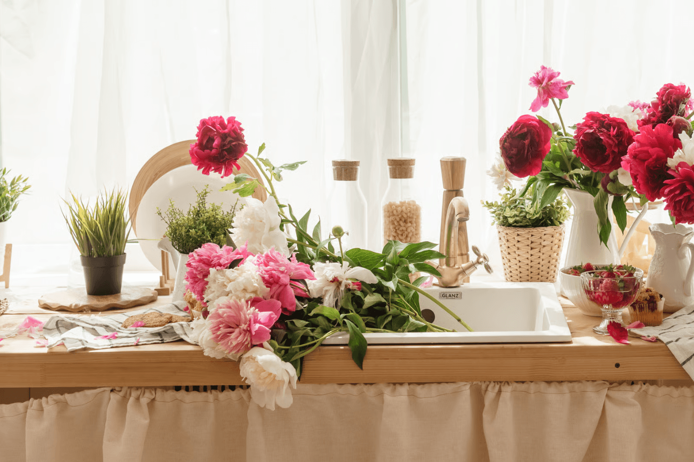 Natural Flowers vs Artificial Flowers: Which to Choose for Home Décor and Gifts?
