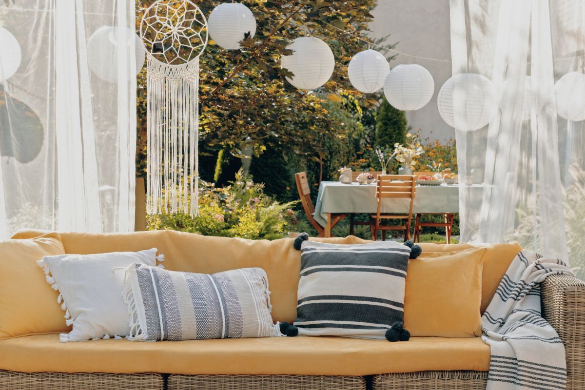 outdoor-indoor summer home decor.jpg