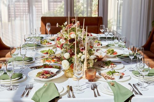 How to Set The Perfect Dinner Table for Your Guests 