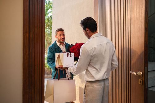 6 Welcome Gift Ideas for New Employees