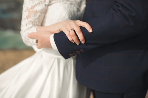 Intimate Wedding Gifts for Simple and Meaningful Celebrations