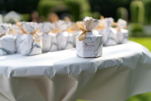 10 Creative Wedding Giveaway Ideas to Wow Your Wedding Guests