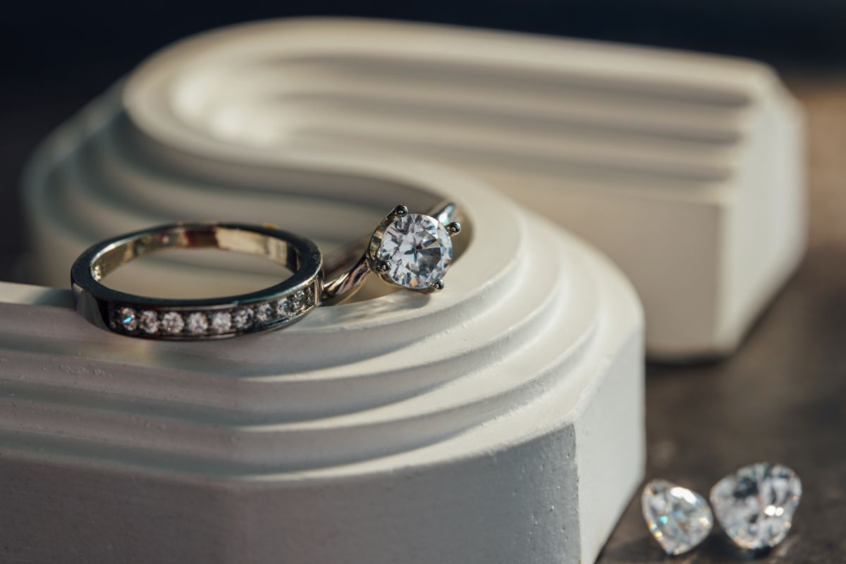 Natural Diamonds vs. Lab Grown Diamonds: Learn the Difference