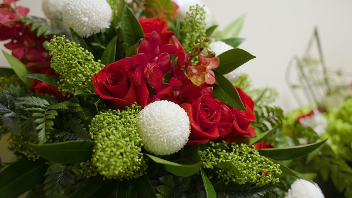what are the best flowers for emarati women's day.jpg