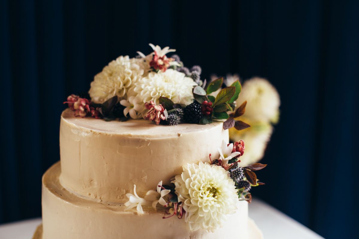 what's the best wedding cake flavour.jpg
