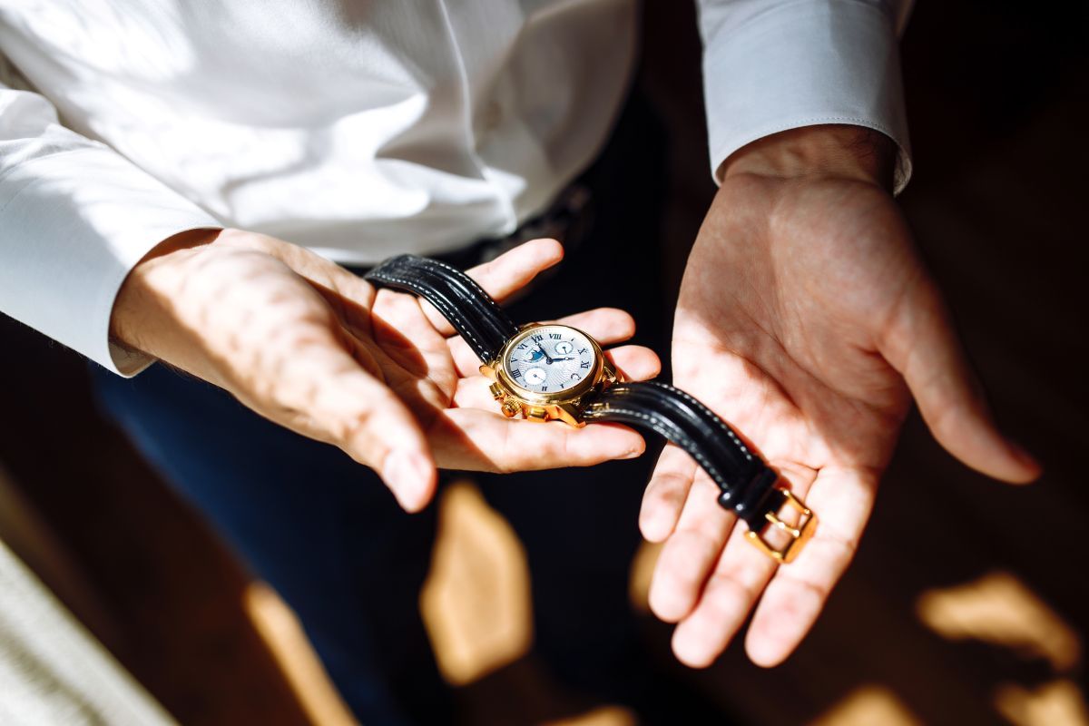 what's the best wrist watch material.jpg