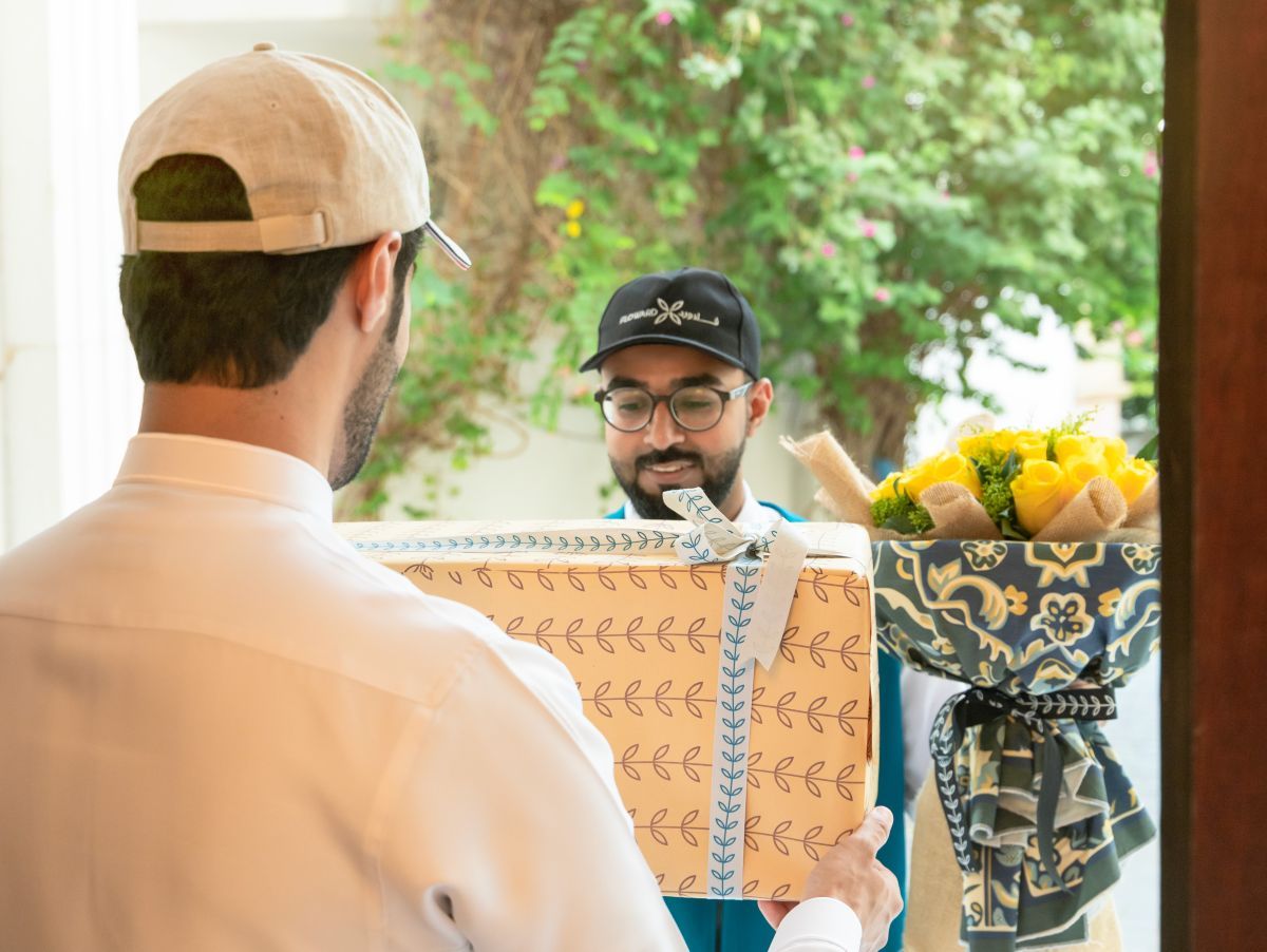 Gift Etiquette: A Simple Guide to Choosing the Right Gift Delivery Method
