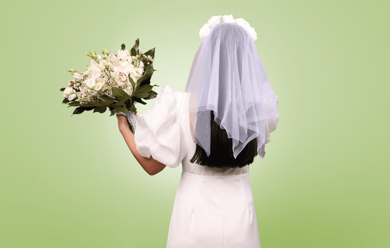 white bridal bouquet from Floward.png