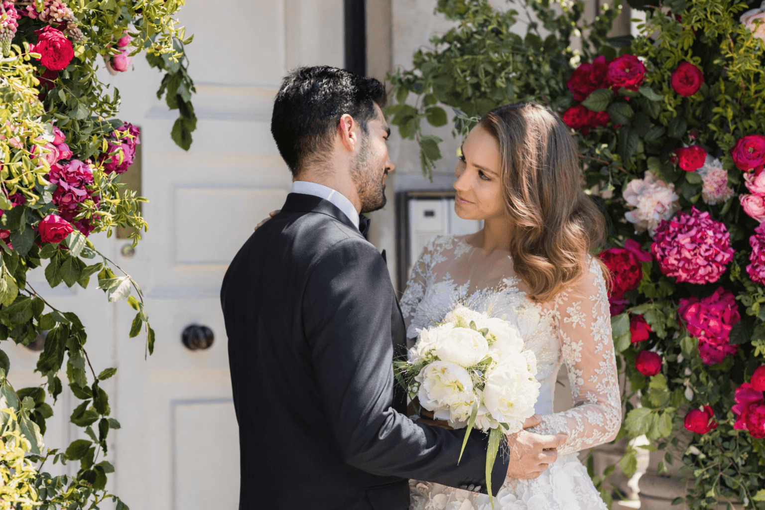 How to Choose the Perfect Bride’s Bouquet: 10 Expert Tips