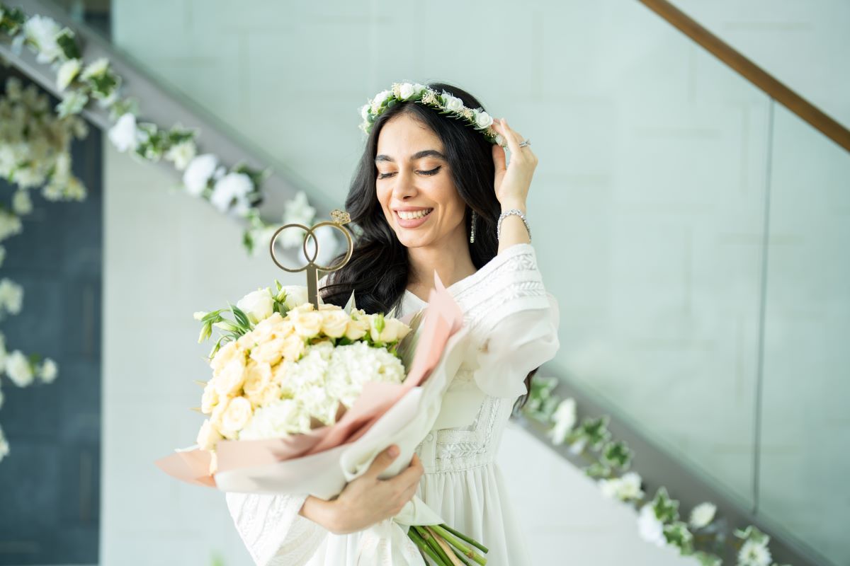 white roses wedding bouquet.jpg