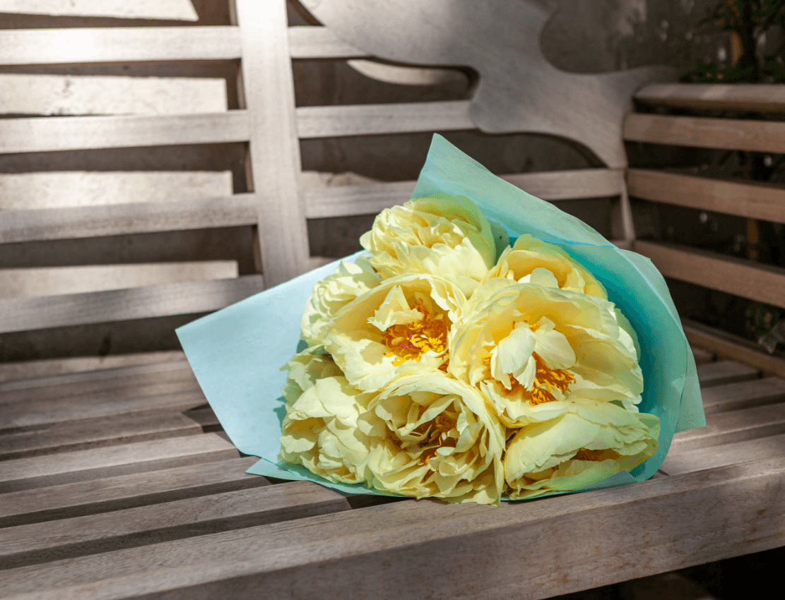 yellow peonies bouquet - Floward.png